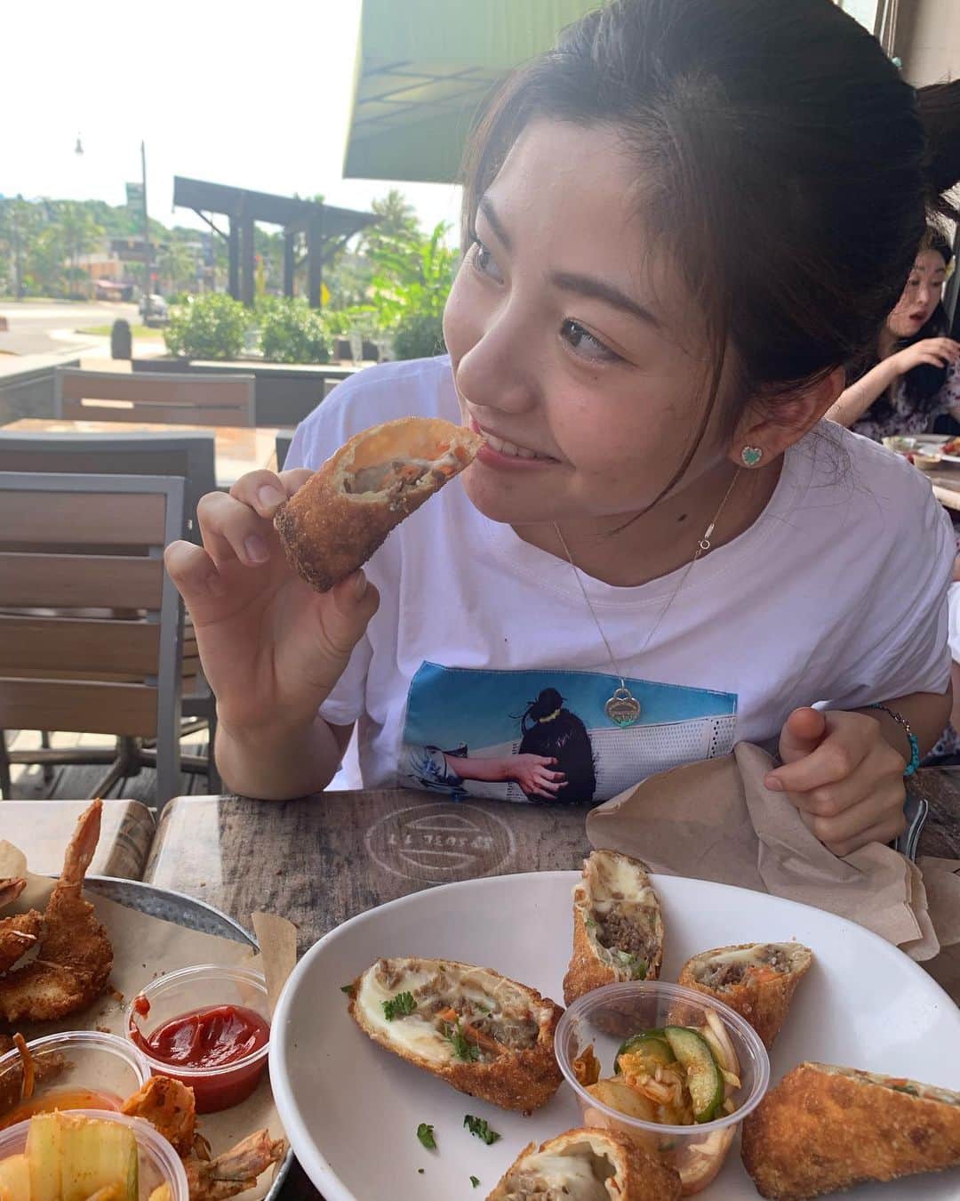 のインスタグラム：「ビーチインシュリンプ っていうお店が友達におすすめだよって言われたから ままを自信たっぷりに案内して メニューを見て あれ？言われてたやつと違うなぁ 夜メニューなのかなぁ とおもいながらと注文して美味しくいただいて お店を出たら ビーチインシュリンプ の隣のお店だった  これはまだビーチインシュリンプで 食べてると思い込んじゃってる楽々。  #ビーチインシュリンプ #beachinshirimp #セントフォース  #セントフォースsprout」
