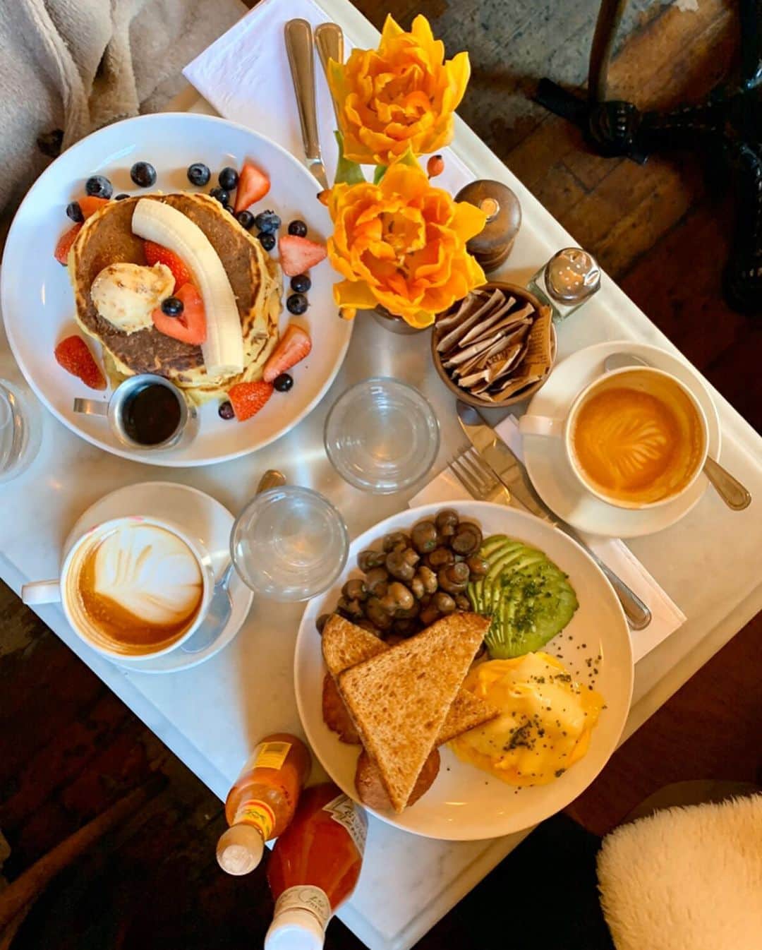澤山璃奈さんのインスタグラム写真 - (澤山璃奈Instagram)「#sawarina_ny 🥞 Photo by @k1989m ————☀︎———— @fiveleavesny ☀️🥞🥑🍴 My best breakfast in NY!! 今回NYで食べたmorningの中で1番好きだった💖 @k1989m のおかげで素敵な場所や美味しいお店たくさん一緒に行けて本当に感謝💓🙏🏽 またすぐ会いに行きたいなぁ🗽 #プチNY生活 #NY生活  #ニューヨーク　#NY  #nylife #newyork #nyphoto #brooklyn #Williamsburg #fiveleaves #morning #breakfast #pancakes #avocadotoast」1月7日 21時05分 - rinasawayama