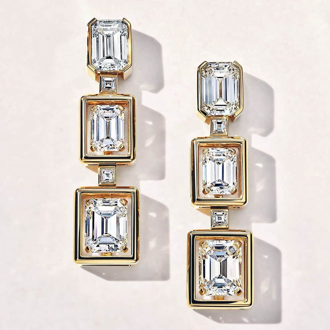 ティファニーさんのインスタグラム写真 - (ティファニーInstagram)「All Tiffany diamonds—no matter their size—are cut and handled with incredible care. From stately diamond earrings, to intricately set pavé diamonds, each stone is cut with the same precision to maximize beauty and sparkle. Discover more via the link in bio. #Tiffany #TiffanyAndCo」1月7日 21時00分 - tiffanyandco
