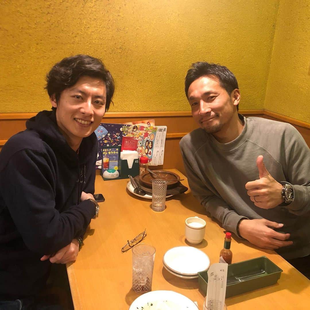 のインスタグラム：「今日は知る人ぞ知る某高級イタリアンで久しぶりのこの人。  太田会の中で異色の会員、元石川テレビアナウンサーでいまはイギリスに留学中な伊藤慎祐くん。  去年今治に来た振りで一年ちょっとぶりだったけど相変わらずナイスガイでしたわ！！ 明日またイギリスに帰るみたいで🇬🇧 お互い頑張ろうや！！ #石川テレビ #伊藤慎祐  #異色の太田会会員 #ほかの太田会会員がかすむわー😑 #まだまだ会員募集中 #高級イタリアン #さい○りあ」