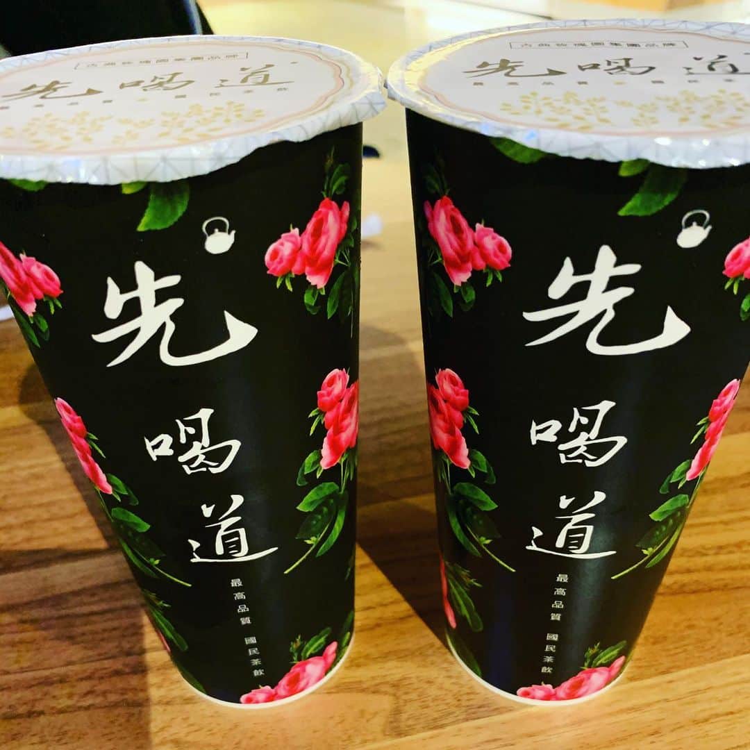 HAYATOのインスタグラム：「#BRIDGET  #HAYATO  #japan  #新年明けまして  #おめでとうございます  #本年も宜しくお願い致します  #年越し  #台湾  #仕事と旅  #勉強と交流と成長  #台湾グルメ  #蟹  #北京ダック  #ミルクティー  #nextlevel  #friends  #family  #chill  #foodstagram  #カメラ  #travel  #culture  #history  #nature  #freedom  #grateful  #life  #love&peace  #simpleisbest」