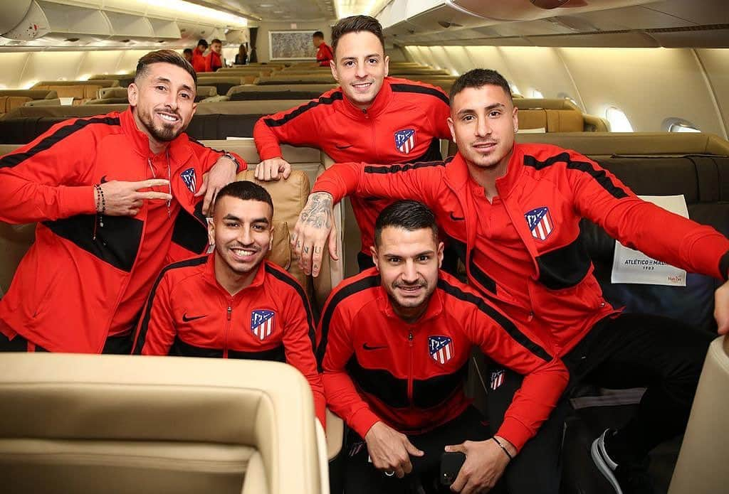 アンヘル・コレアさんのインスタグラム写真 - (アンヘル・コレアInstagram)「Nos fuimooooooos ✈️ #aupaatleti #hermanos」1月7日 21時25分 - angelcorrea32