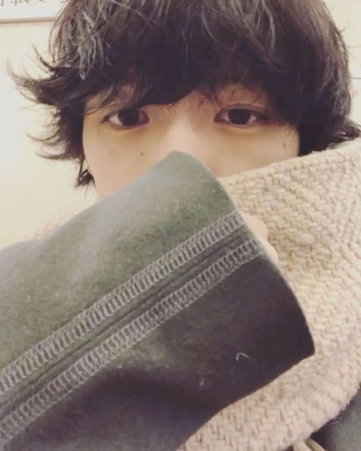 長坂 睦生のインスタグラム：「本日で26歳になります。 今日は大好きな従兄弟とディナー。 今年もよろしくね✌︎」