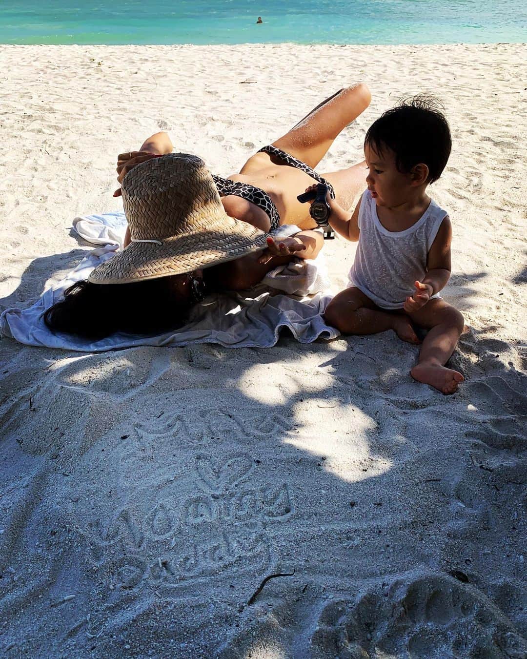 福本幸子さんのインスタグラム写真 - (福本幸子Instagram)「Let mama bake. #panglao #bohol #philippines #momanddaughter #momlife #roxylife #livewild」1月7日 21時45分 - okinawajudy