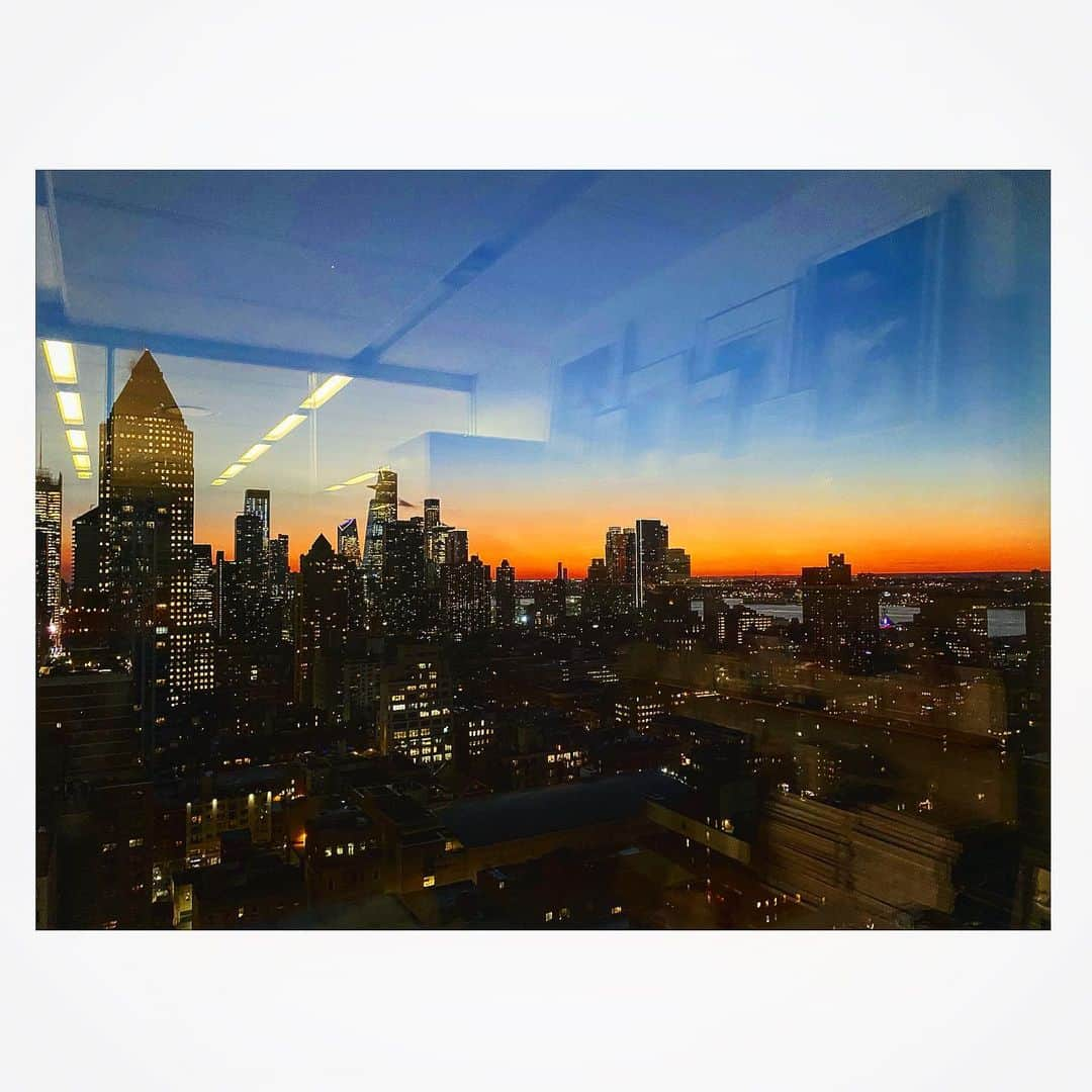 ニーナ・ガルシアさんのインスタグラム写真 - (ニーナ・ガルシアInstagram)「Last nights view from the NYC @elleusa office @Hearst view Never disappoints.」1月7日 22時03分 - ninagarcia