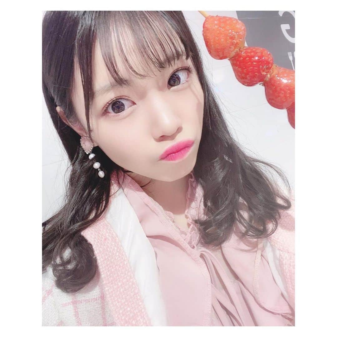 岩田陽菜さんのインスタグラム写真 - (岩田陽菜Instagram)「好きなものは好きと言い続けたいです☺️💗💕💗﻿ ﻿ ﻿ ﻿ ﻿ #東京#Tokyo#東京カフェ#cafe#カフェ#渋谷カフェ#渋谷#渋谷109#strawberryfetish#sweets#苺#苺飴#いちご飴#Candee#strawberry#いちご#苺スイーツ#かわいい#パフェ#pink#イヤリング#ヘアアレンジ#巻き髪﻿」1月7日 22時11分 - hina_naso_stu48