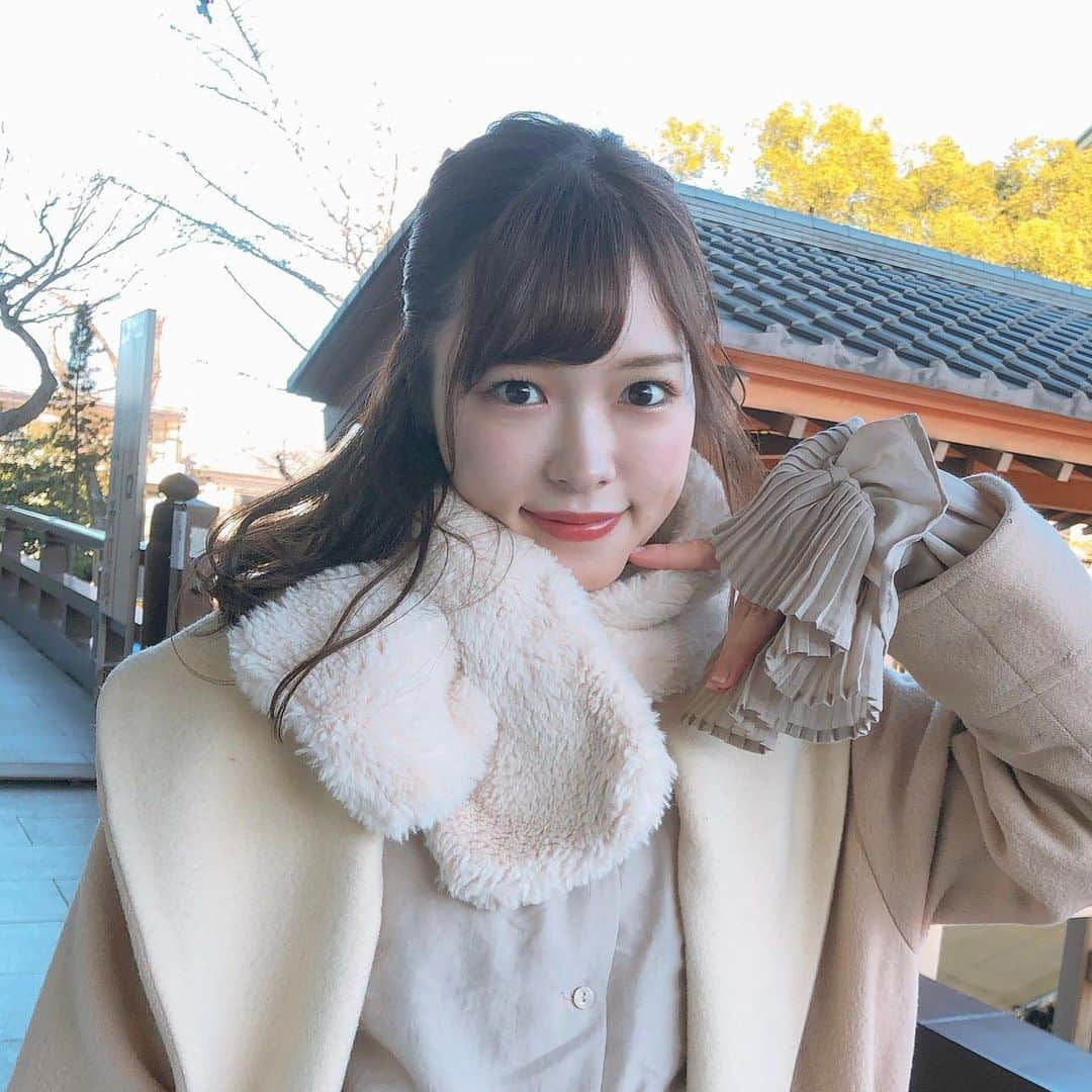 橋本紗奈さんのインスタグラム写真 - (橋本紗奈Instagram)「. . 毎年初詣は着物着てたけど、今年は着なかったなー👘 . . 昨日から仕事始めでした！ 頑張りましょうー！ . #初詣 #初詣コーデ #ヘアカラー #ヘアアレンジ #ヘアスタイル #ハーフアップ #セルカ #ootd #スヌード #コートコーデ」1月7日 22時13分 - hashimoto_sana