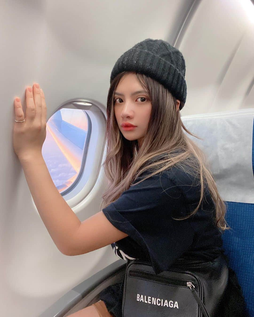 VIENNAさんのインスタグラム写真 - (VIENNAInstagram)「ハワイ到着！ Hello Summer🌴First trip in 2020 !! First time in HAWAII ・ ・ ・ #Hawaii#Honolulu#Plane#travel#like4like#follow4follow#followforfollow#travel#trip#diet#sexy#likeforlike#makeup#tagsforlikes#f4f#vsco#lightroom#コーデ#おしゃれさんと繋がりたい#ボブ#ダイエット#写真好きな人と繋がりたい#ハワイ#ホノルル」1月7日 22時19分 - viennadoll_official