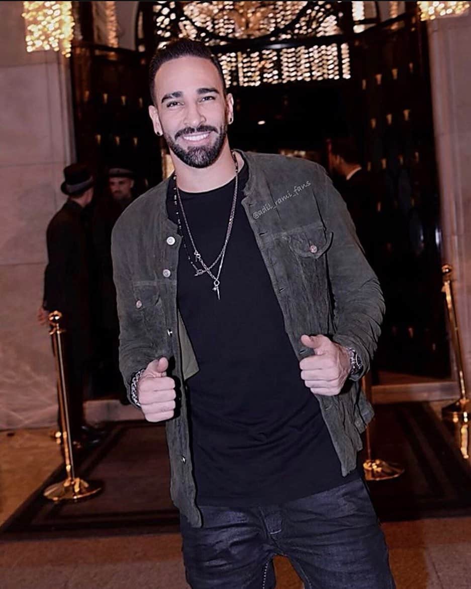 アディル・ラミのインスタグラム：「👍👍 #keepsmiling 😁  look by : @thomasmallau @leclaireur #paris 😘 @adil_rami_fans  #onlesauraslesmechants #marchealombre」