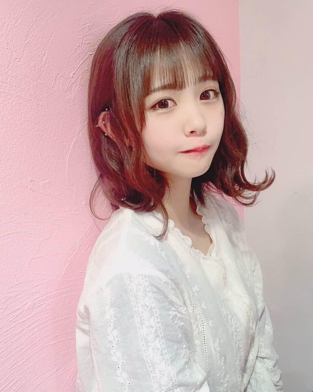 のインスタグラム：「いまりさんにかわいくしてもらって しあわせ しあわせ 〜 ‪(ᐡɞ̴̶̷ ̫ ɞ̴̶̷ᐡ) ･ 久しぶりにちょっとだけ カットもしてもらったよ  どうですか 〜 ？ ◎ ･ #いまりある ♡」