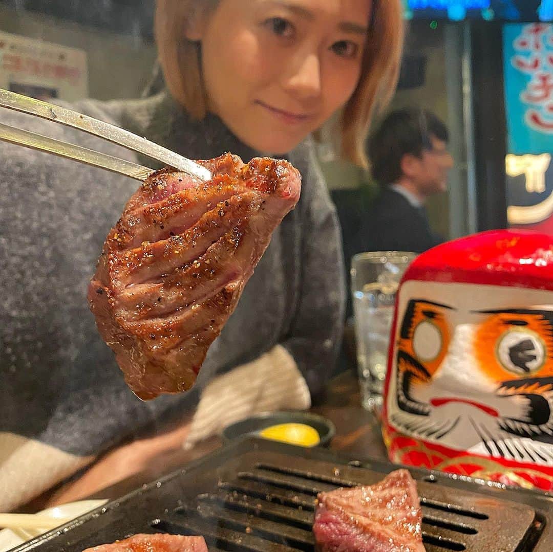 Mika Jimboさんのインスタグラム写真 - (Mika JimboInstagram)「@yakiniku173 が今日でOPEN一周年で、7.8.9日はドリンク(お酒も)無料だってゆーから行ってきた😋🔥. . . 今年初の焼肉は#焼肉一七三 からスタート🇯🇵🔥. . . ダルマさんと一緒に食べたよ❤️. . . . 上タンとハラミの塊は絶対に食べてね‼️あー、やっぱり焼肉は最高💯❤️. . . . #焼肉ババア#yakiniku#焼肉女子#東京のうまいメシシリーズ#一七三フォト#恵比寿#恵比寿グルメ#ebisu#恵比寿焼肉#焼肉研究所#焼肉食べログ#飲み放題#飲み物フリー#ムネアツ」1月7日 22時53分 - mikajimbox