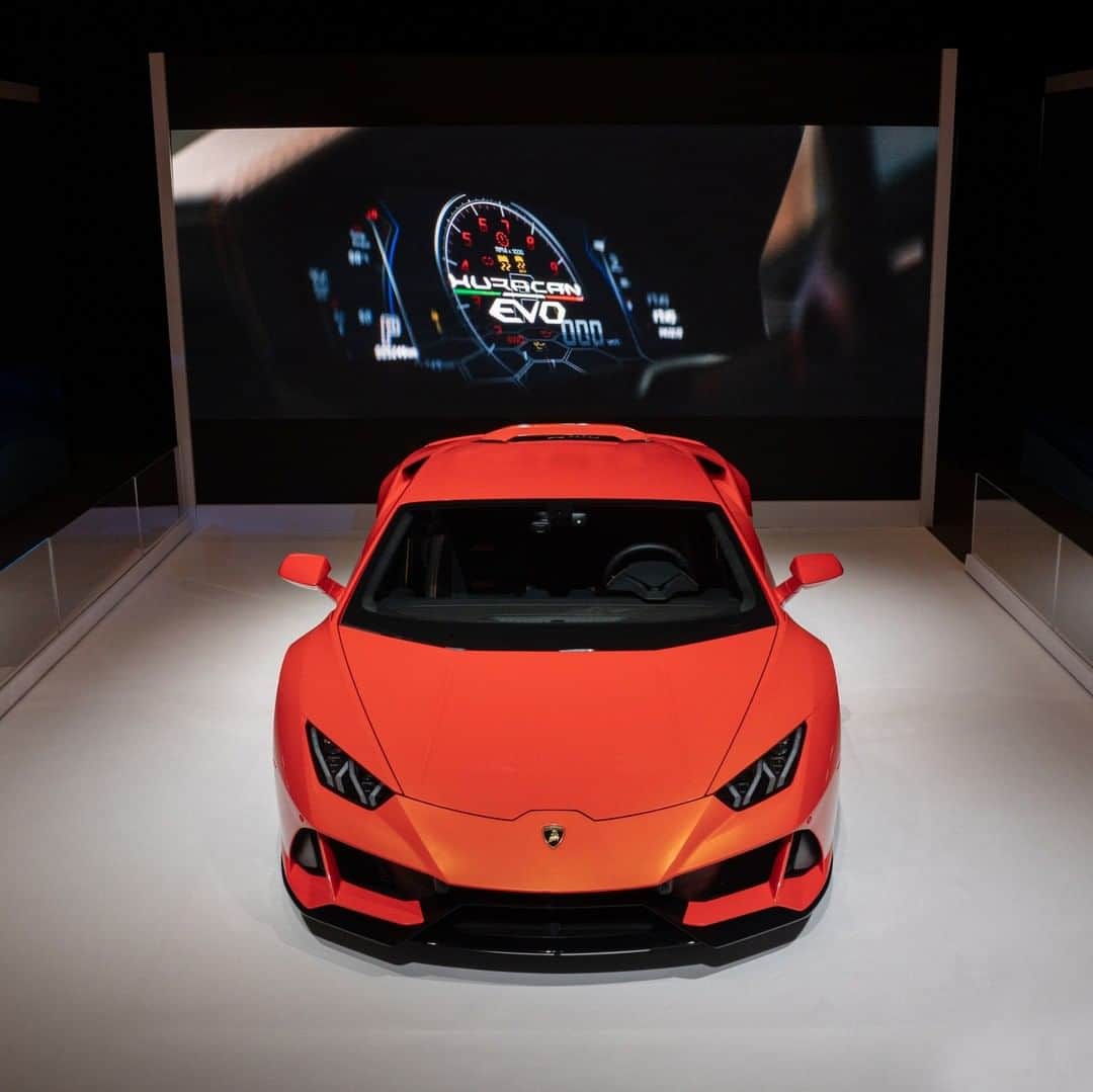 ランボルギーニのインスタグラム：「Automobili Lamborghini brings the future to you, becoming the first automaker to feature @Amazon Alexa in-car control in the 2020 Hurácan EVO range. With this, we not only raise the bar in innovation but also put the emotion of driving a Lamborghini ahead of everything else.  #Lamborghini #HuracanEVO #EveryDayAmplified」
