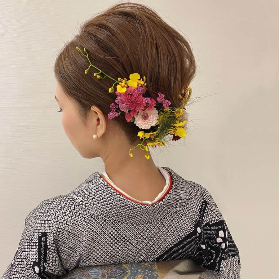 Tomoyo Kitamuraさんのインスタグラム写真 - (Tomoyo KitamuraInstagram)「ブランシュのお正月2020はじまってます🎍 生花と組紐を飾った和装かぶせアップ。  今週は着付けと和髪ラッシュで混雑しますので、ヘアセットだけでもお時間余裕をもってご来店をお願い致します。 お着付けをご予約の方は、時間厳守でお願いします。  #ヘアメイク #ヘアセット #ヘアアレンジ #ヘアスタイル #銀座#美容師 #ウェディング#ウェディングヘア #ブライダル#ブライダルヘア #結婚式#プレ花嫁#花嫁#前撮り#着物#浴衣 #シニヨン#ダウン#夜会巻き #ヘアメイクリハーサル #bride#bridehair#bridal#updo#upstyle」1月7日 23時01分 - tmy_o3.pugmi