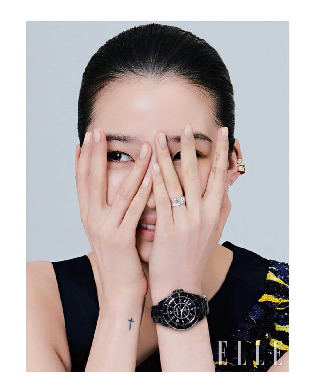 アイリーン・キムさんのインスタグラム写真 - (アイリーン・キムInstagram)「#광고 1, 2 or 3?  @chanelofficial @ellekorea  #theNewJ12 #ChanelWatches」1月7日 23時01分 - ireneisgood