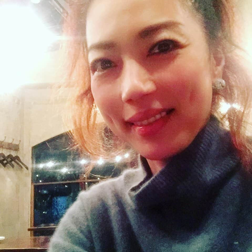 小柳津真由美さんのインスタグラム写真 - (小柳津真由美Instagram)「新年 初飲み！  #初飲み #シャンパンバル #小柳津真由美」1月7日 23時16分 - mayumioyaizu