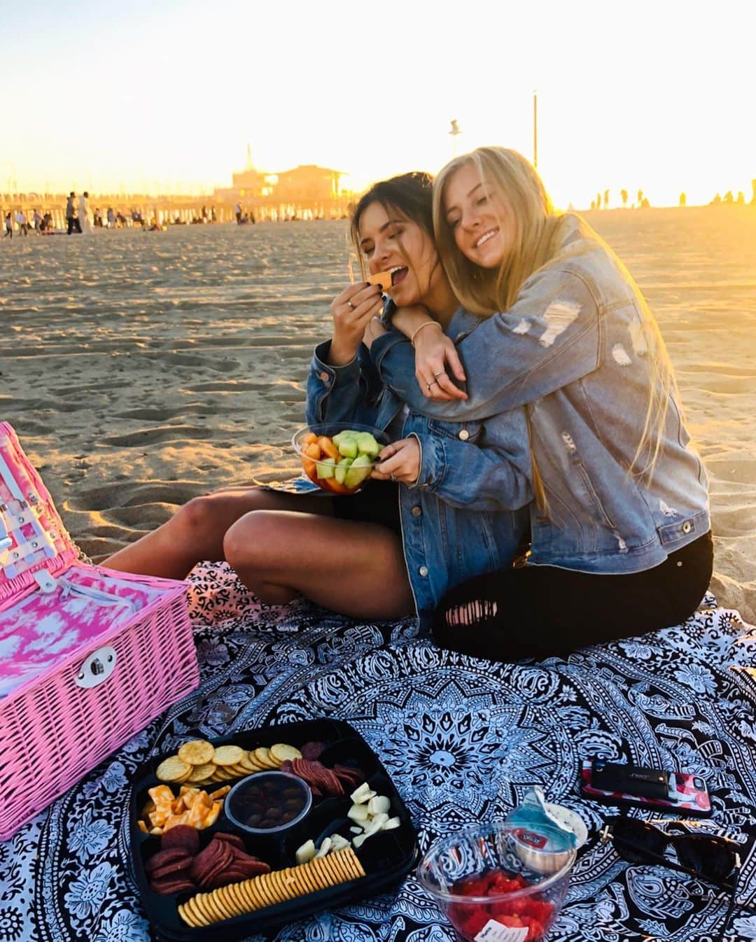 Brooke Marie Hylandのインスタグラム：「Mother Nature put on hell of a show, must’ve known P is in town ☀️ 🌅」