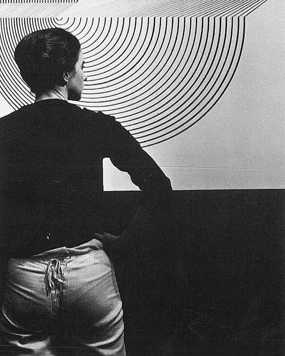 Meganさんのインスタグラム写真 - (MeganInstagram)「Bridget Riley in her studio ⚡️ #bridgetriley #opart」1月7日 23時35分 - zanzan_domus