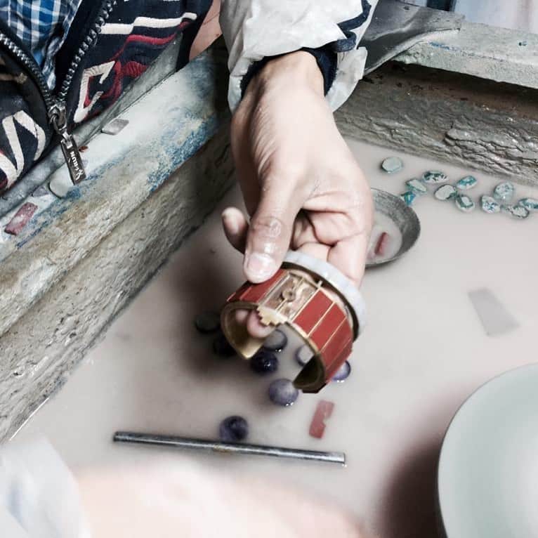 のインスタグラム：「All MS pieces are handmade in Peru by master artisans and jewelers. We believe in maintaining our heritage alive by innovating through design and craftsmanship! #MonicaSordo #Handmade #peru」