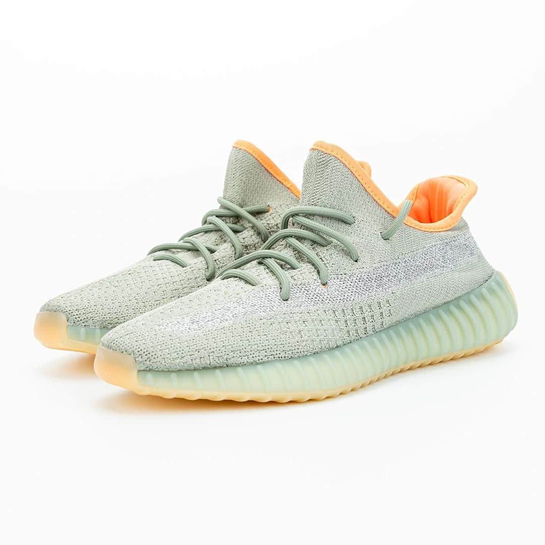 HYPEBEASTさんのインスタグラム写真 - (HYPEBEASTInstagram)「@hypebeastkicks: Here’s a closer look at the @adidas YEEZY BOOST 350 V2 “Desert Sage.” Drawing from MA-1 bomber jackets, the upcoming colorway is centered around a tonal sage green Primeknit upper complete with a reflective woven post-dyed monofilament side stripe. Additional details include matching laces weaved through the one-piece upper, a bold contrasting orange sockliner and a translucent sage green encapsulated full-length BOOST sole unit paired with a gum rubber outsole. It’s expected to release sometime Spring 2020. Stay tuned for official notes.⁠⠀ Photo: @hanzuying」1月7日 23時56分 - hypebeast