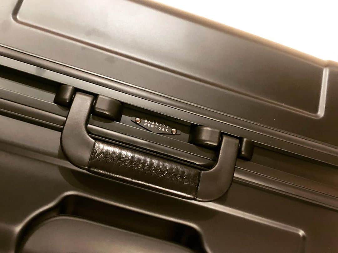 武井壮さんのインスタグラム写真 - (武井壮Instagram)「盗まれたスーツケースまた買ったった！！お気に入りやねんから！！！」1月8日 0時22分 - sosotakei