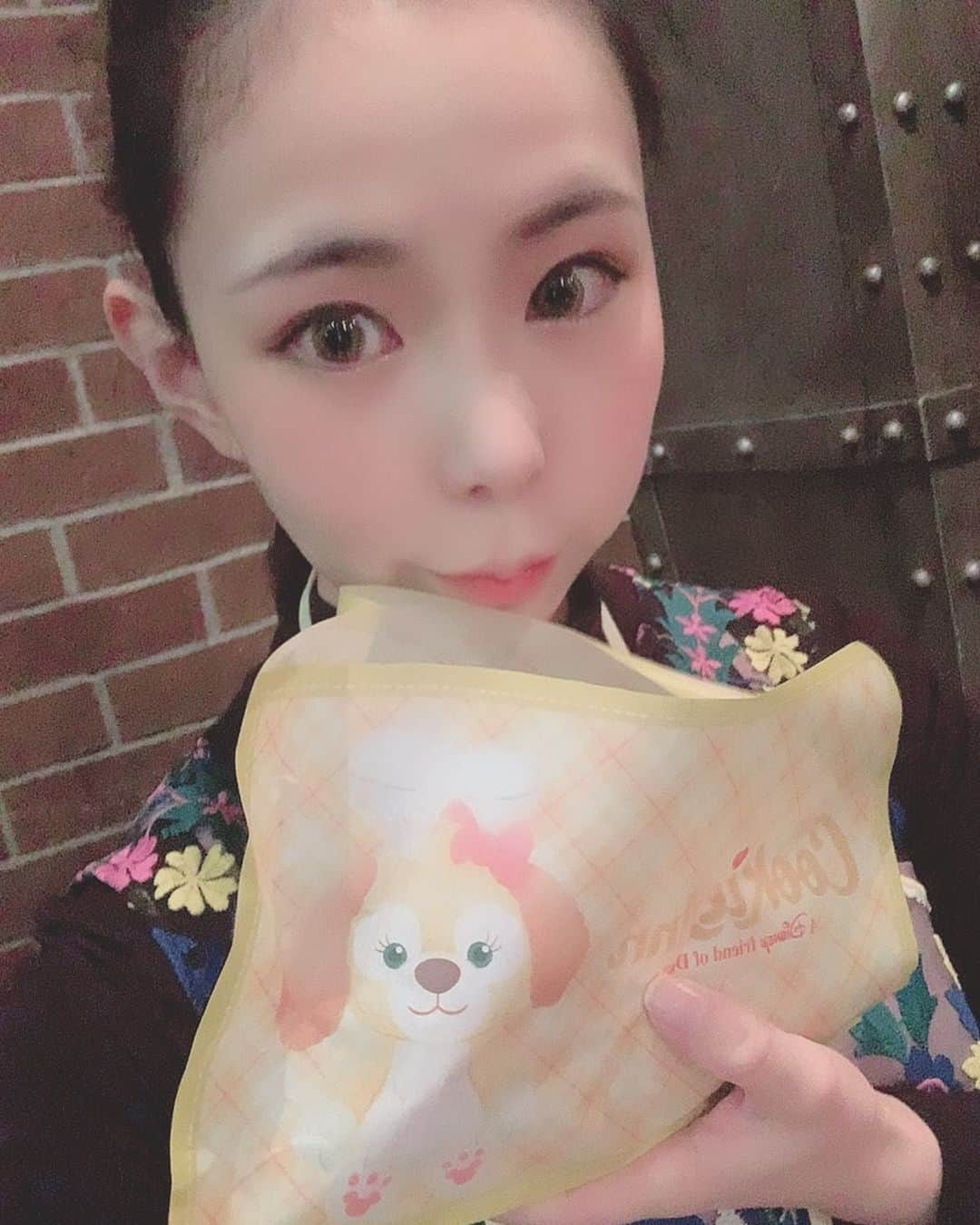 吉根ゆりあさんのインスタグラム写真 - (吉根ゆりあInstagram)「目的のひとつだったクッキーちゃんのごはんセットのメインを持ったゆりりんと間違い探しも載せておきます。 #吉根ゆりあ  #av女優  #クッキーアン  #ハートウォーミングデイズ2020」1月8日 0時40分 - julia_yoshine