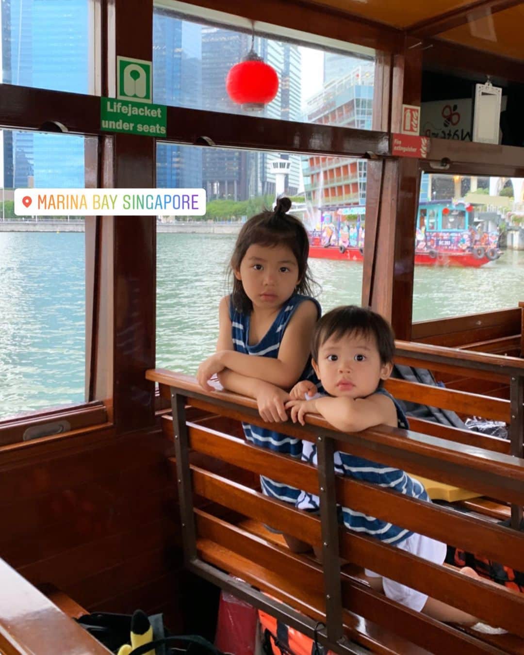 春名亜美さんのインスタグラム写真 - (春名亜美Instagram)「マリーナベイサンズから船に乗って、マーライオンへ🚤🌊 他のすれ違う船は満員並みに人が乗ってるのに、私達の船は貸切状態でした😄 ・ ・ ・ #シンガポール #singapore #子連れシンガポール #子連れ旅行 #5歳8ヶ月 #2歳5ヶ月 #兄弟 #兄弟ママ」1月8日 1時21分 - amiharunaami
