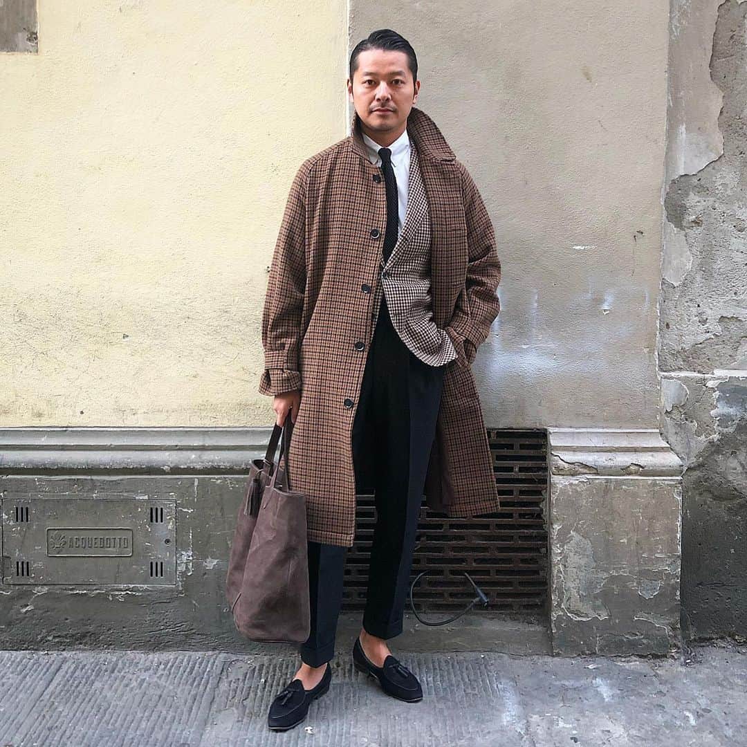 高田朋佳のインスタグラム：「“Pitti97 day1...” ———————————————————————— #pitti97 #pittiuomo97 #pu97 #newcolonialstyle #jetset #singapore #luxuryresort #colonyclothing #singaporelife #singaporestyle  #lifestyle #fashion」