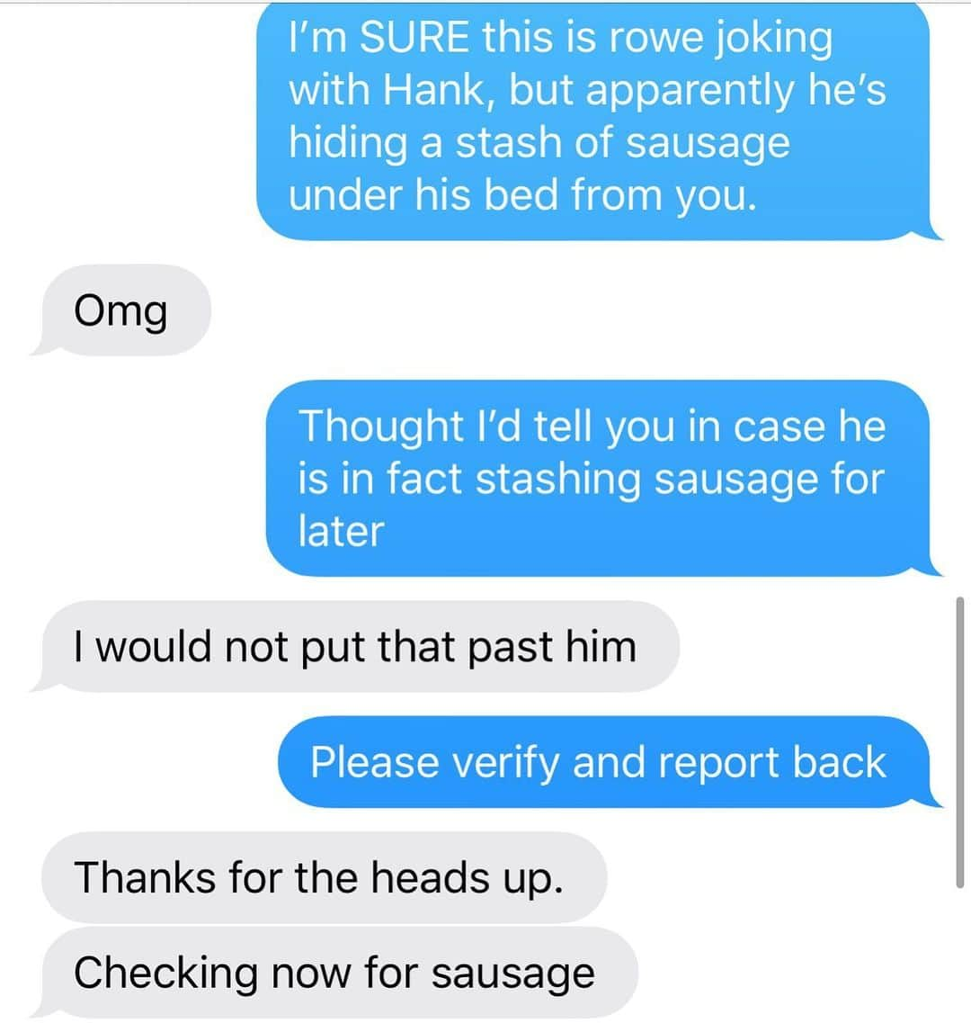 ブルックリン・デッカーさんのインスタグラム写真 - (ブルックリン・デッカーInstagram)「Thank God for mom friends.  Turns out @goodtastewithcate son has been stashing sausage under his bed “for two months” but said “Don’t worry mom, I ate it already.” In other news, my son is a snitch.」1月8日 1時49分 - brooklyndecker