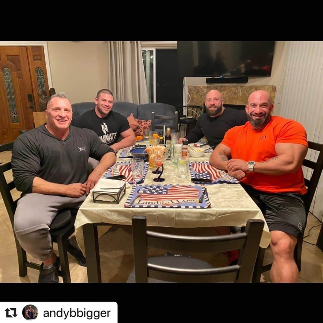 鈴木弘子さんのインスタグラム写真 - (鈴木弘子Instagram)「#Repost @andybbigger with @make_repost ・・・ Final supper in LA with some great minds (and some British guy 😂)@milossarcev @matt_maldo_ @robcannon26 @bettysuzuki79 #feedyourmind #trainordie #progressordie #elevation #liveright #feedyoursoul #teamtoughlove #teamflaws #realtime #grinding #2020 #reinvention  #personaltrainer #dubai #dubaipt #fitnessindubai #dubaitrainer #dubaipersonaltrainer  #createthelifeyouwant  #dubaiaesthetics #bodybuilding #fitnessindxb #themeccaofbodybuilding」1月8日 1時49分 - bettysuzuki79