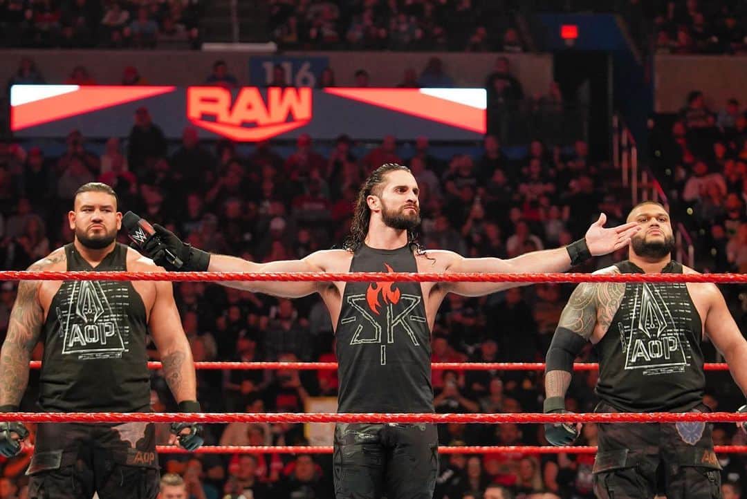 セス・ロリンズのインスタグラム：「I know you better than you know yourselves. #mondaynightmessiah  ______ 📸: @themattycox」
