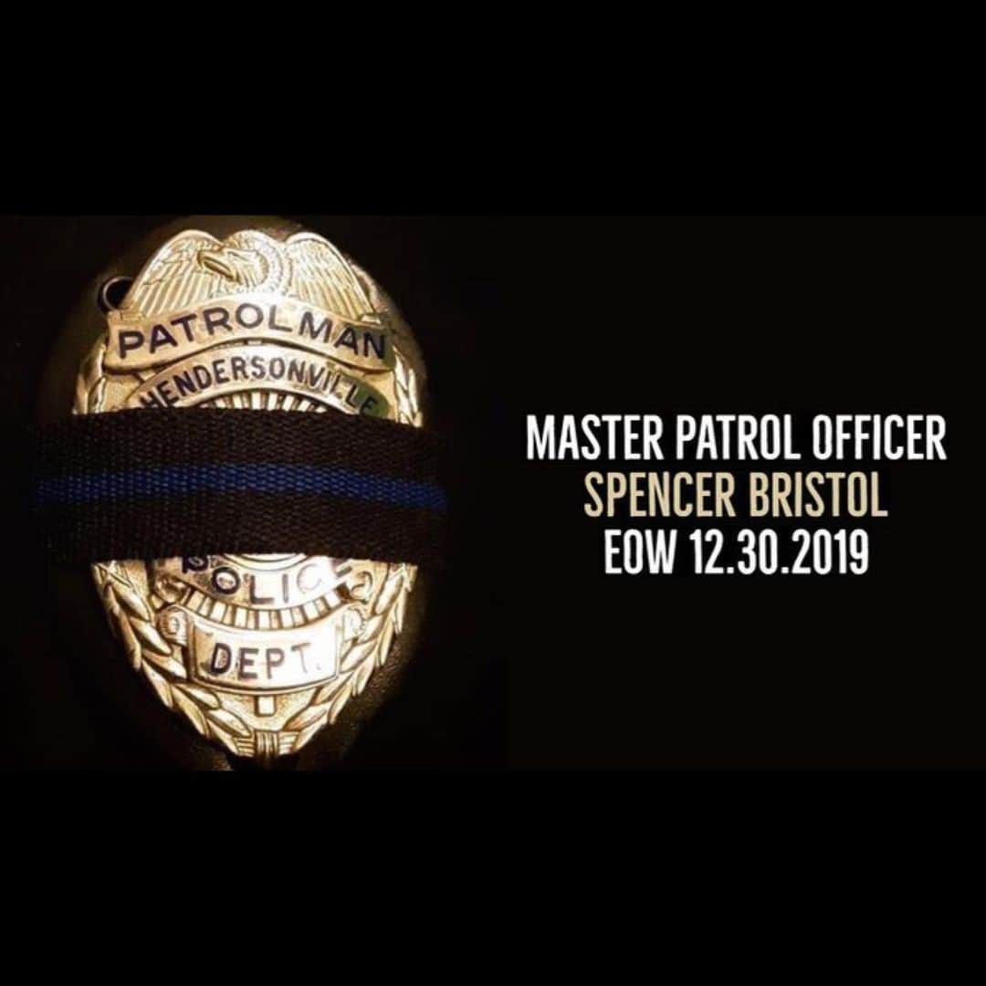 ビリー・レイ・サイラスさんのインスタグラム写真 - (ビリー・レイ・サイラスInstagram)「My heart breaks to hear about the passing of Hendersonville, TN Police Officer, Spencer Bristol. Thoughts and prayers to his family, friends, and fellow officers. He was a vet, a great man, and if you can, please join me in donating to his fund here: http://100clubsumner.org/ #SomeGaveAll」1月8日 2時10分 - billyraycyrus