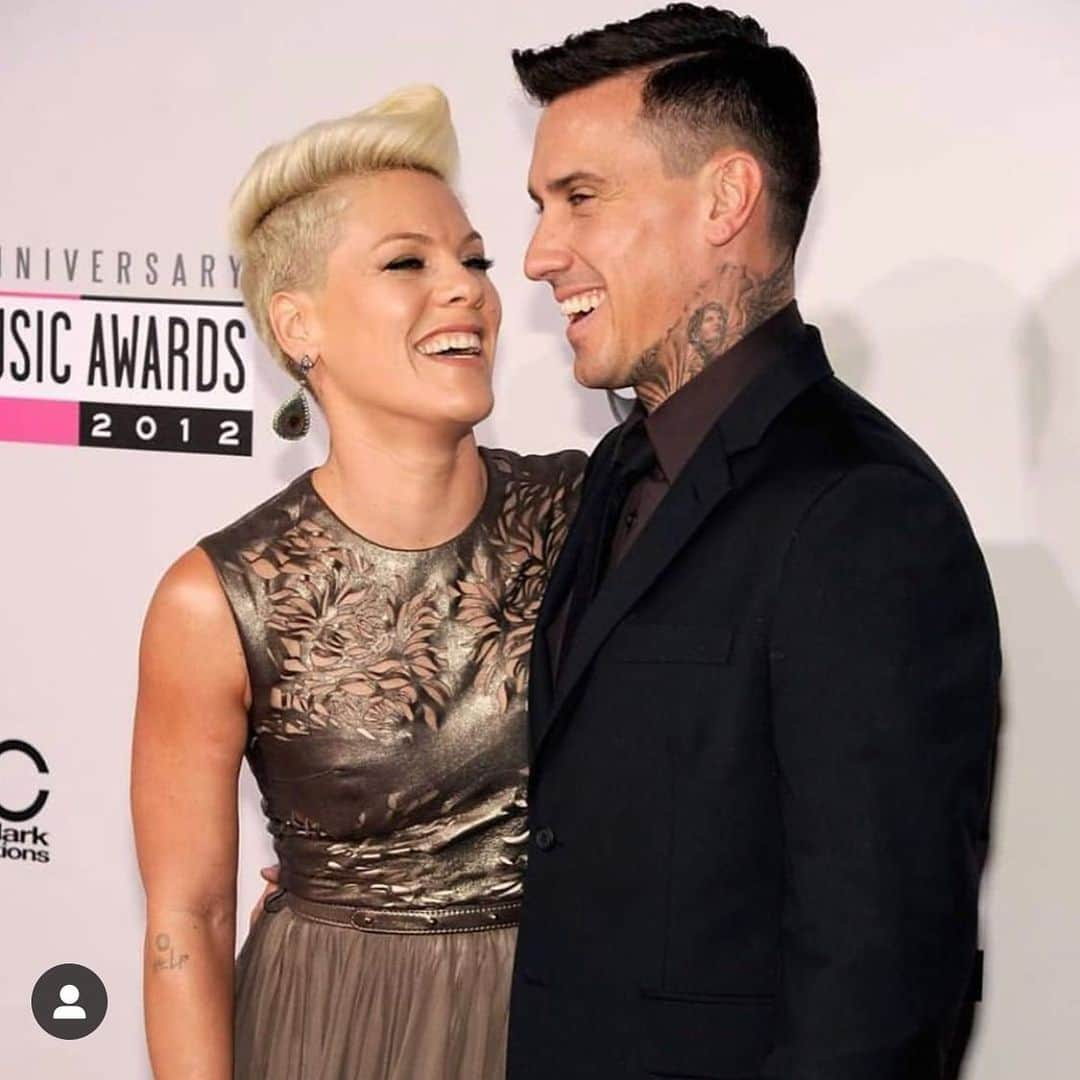 P!nk（ピンク）さんのインスタグラム写真 - (P!nk（ピンク）Instagram)「So many years, So many hairstyles @hartluck.....We’ve been at this thing a long time, babe. It isn’t perfect, but I’m grateful it’s ours. I love our family. Thank you for walking in front of me, beside me, and right behind me at times. “You’re a real man, carey hart.” #agreetodisagree #fightnice #wehatethesamepeople #myrock #noonemakesmeangrierthanyou #butyouresuperhot」1月8日 2時08分 - pink