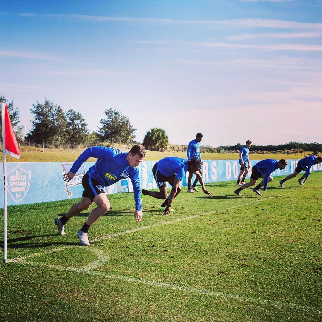 ヴラディミール・ダリダのインスタグラム：「Trainingscamp 🇺🇸⚽️✌️」