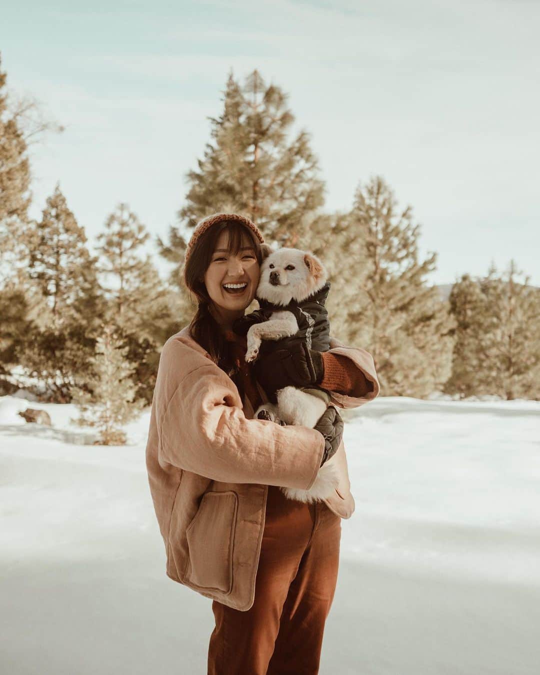 W E Y L I Eさんのインスタグラム写真 - (W E Y L I EInstagram)「First time in the snow with the doggies, but turns out they are not impressed 🤷🏻‍♀️」1月8日 3時20分 - weylie