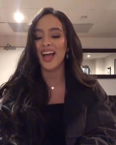 のインスタグラム：「【Faouzia】 19歳の歌姫フォージアがJAY-Zとアリシア・キーズの曲「エンパイア・ステイト・オブ・マインド」をカバー❣️ ✨ パワフルで美しい歌声と華麗なピアノ演奏を披露🎹💕 ✨ 思わず聴き入ってしまう素晴らしい歌唱力を持つフォージアにぜひご注目を😍 #faouzia #aliciakeys #empirestateofmind #フォージア #アリシアキーズ #エンパイアステイトオブマインド #カバー #洋楽」