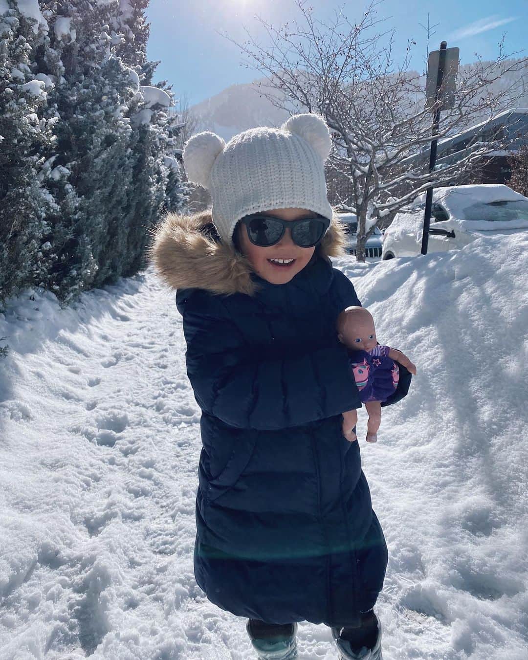 翁安芸さんのインスタグラム写真 - (翁安芸Instagram)「Happy in the wintertime wonderland❄️☃️✨💜 #Aspen #アスペン」1月8日 12時56分 - akinyc