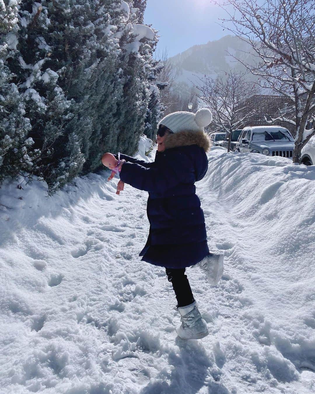 翁安芸さんのインスタグラム写真 - (翁安芸Instagram)「Happy in the wintertime wonderland❄️☃️✨💜 #Aspen #アスペン」1月8日 12時56分 - akinyc