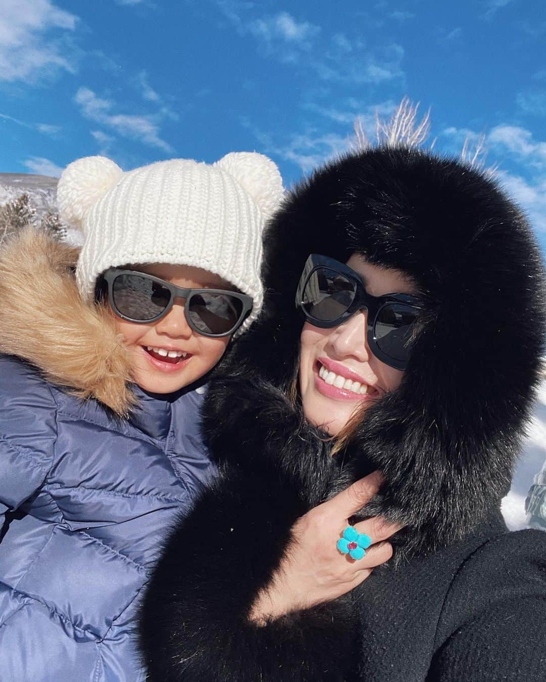 翁安芸さんのインスタグラム写真 - (翁安芸Instagram)「💛💙💜 #Aspen #momanddaughter #母娘　　アスペン #twentytwenty #suryasuryasurya #chesty #missadora」1月8日 12時59分 - akinyc