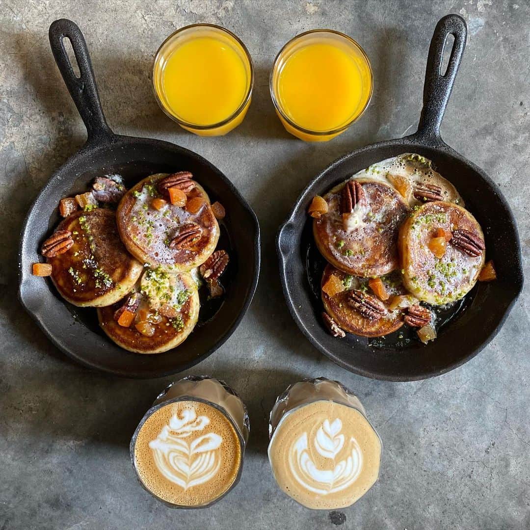 Symmetry Breakfastのインスタグラム：「Hey Hong Kong 😘😘😘 Breakfast today at @thecoffeeacademics in Wan Chai 👋🏼 pancakes with whipped espresso butter, dried apricots and pecans, what an expectedly delicious combination. We’re here for a few days with my friend @felicityspector! It’s her first time visiting so I’m playing tour guide. We came for the opening of the new @dominiqueansel bakery opening in Harbour City @dangwenlihk Stories for more as always 😘 #symmetrybreakfast」