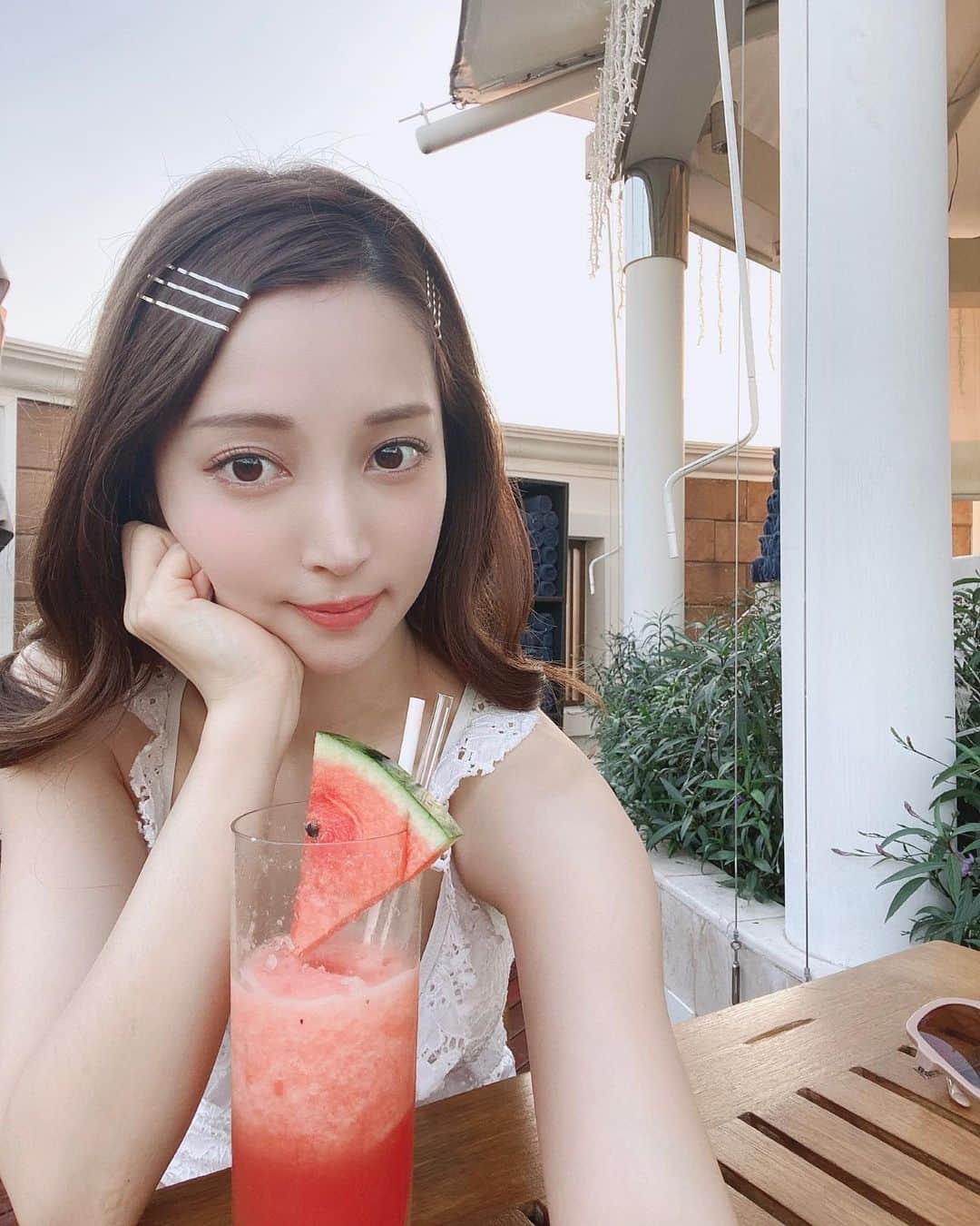 麻亜里さんのインスタグラム写真 - (麻亜里Instagram)「本日1月8日で28歳になりました⭐️私は小泉元総理と同じ誕生日だよ〜っていつも説明しています👍🏻笑  改めて周りの皆様に感謝の気持ちが芽生える思いです🙇‍♀️ 改めていつもありがとう❣️ 引き続きMAARIヨガも宜しくお願い致します🧘‍♀️✨」1月8日 13時13分 - maari.0108