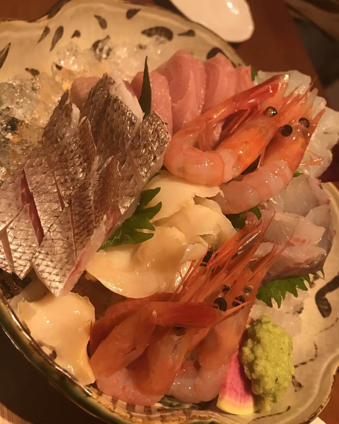 Yun chiさんのインスタグラム写真 - (Yun chiInstagram)「石川富山3日間で食べた美味しいもの🤤 みんなもいったら絶対食べてほしい🍶🦀🐟🐚 . #刺身 #のどぐろ #白海老 . #幻魚　←ゲンゲ撮り忘れた . #日本海のお魚ってなんでこんなにシャンとしてるの？ . #香箱蟹 #蟹の食べ方レクチャーしすぎてメンバーに嫌われた . #バイ貝 #焼いても刺身でも美味しい最高 . #寿司 #刺身とは一味違うよね . #富山駅近くトレンディだったラーメンショップ #ひげラーメン . #チャンピオンカレー #チャンカレ高柳店 . #会場の並びのおしゃれな本屋さん #マサラチャイ #石引パブリック 📚☕️ . #めん八小杉本店 #帰り際に回収した #ブラックラーメン #人生で食べたラーメンランキングにめり込む美味しさ . #完全に食べ過ぎ #富山石川グルメ全部のせ #帰宅後から始まるダイエット #japantravel#japantrip#japanesefood#toyama#ishikawa」1月8日 13時47分 - _yun_chi_