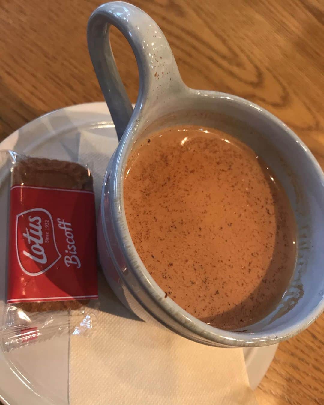 Yun chiさんのインスタグラム写真 - (Yun chiInstagram)「石川富山3日間で食べた美味しいもの🤤 みんなもいったら絶対食べてほしい🍶🦀🐟🐚 . #刺身 #のどぐろ #白海老 . #幻魚　←ゲンゲ撮り忘れた . #日本海のお魚ってなんでこんなにシャンとしてるの？ . #香箱蟹 #蟹の食べ方レクチャーしすぎてメンバーに嫌われた . #バイ貝 #焼いても刺身でも美味しい最高 . #寿司 #刺身とは一味違うよね . #富山駅近くトレンディだったラーメンショップ #ひげラーメン . #チャンピオンカレー #チャンカレ高柳店 . #会場の並びのおしゃれな本屋さん #マサラチャイ #石引パブリック 📚☕️ . #めん八小杉本店 #帰り際に回収した #ブラックラーメン #人生で食べたラーメンランキングにめり込む美味しさ . #完全に食べ過ぎ #富山石川グルメ全部のせ #帰宅後から始まるダイエット #japantravel#japantrip#japanesefood#toyama#ishikawa」1月8日 13時47分 - _yun_chi_