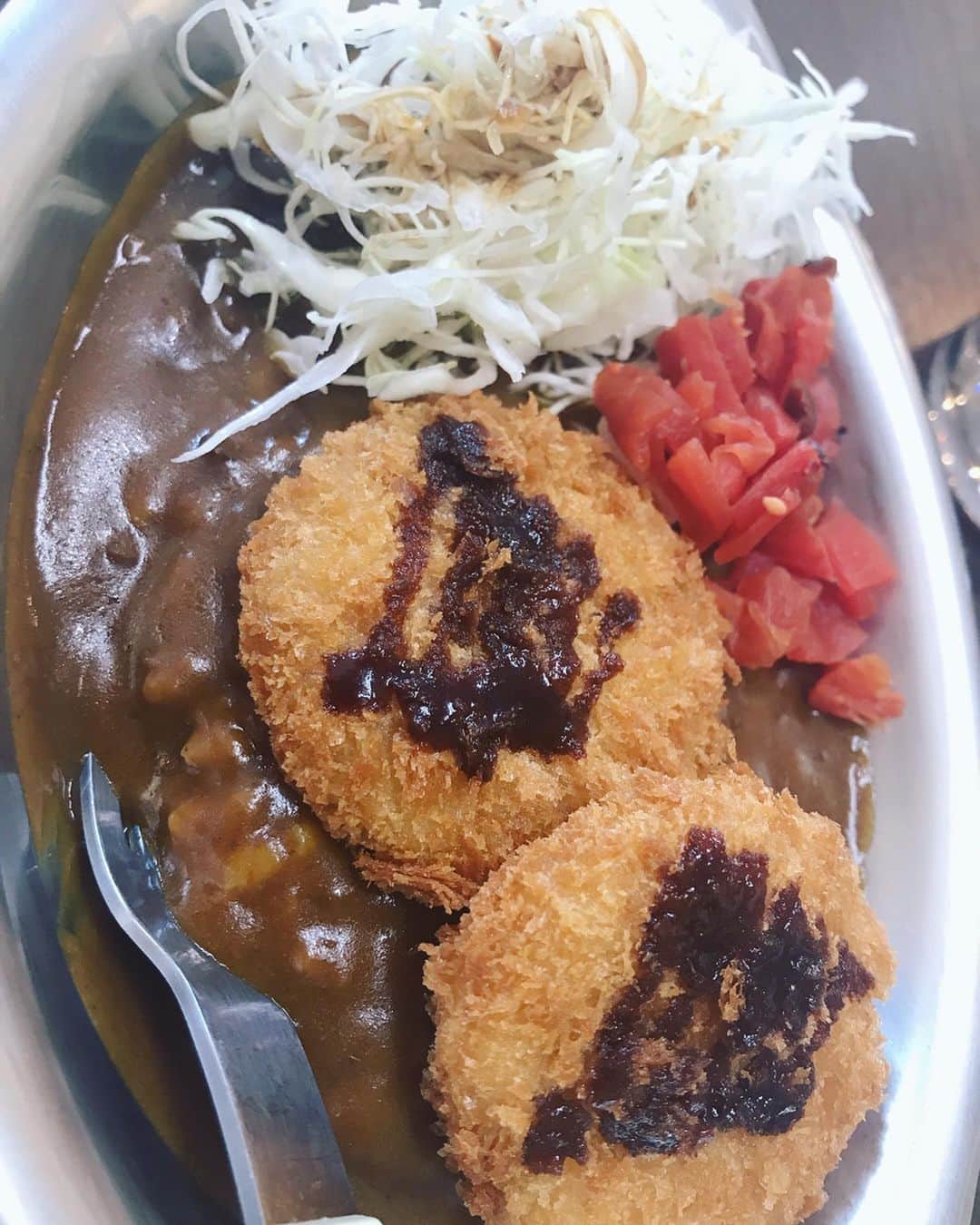 Yun chiさんのインスタグラム写真 - (Yun chiInstagram)「石川富山3日間で食べた美味しいもの🤤 みんなもいったら絶対食べてほしい🍶🦀🐟🐚 . #刺身 #のどぐろ #白海老 . #幻魚　←ゲンゲ撮り忘れた . #日本海のお魚ってなんでこんなにシャンとしてるの？ . #香箱蟹 #蟹の食べ方レクチャーしすぎてメンバーに嫌われた . #バイ貝 #焼いても刺身でも美味しい最高 . #寿司 #刺身とは一味違うよね . #富山駅近くトレンディだったラーメンショップ #ひげラーメン . #チャンピオンカレー #チャンカレ高柳店 . #会場の並びのおしゃれな本屋さん #マサラチャイ #石引パブリック 📚☕️ . #めん八小杉本店 #帰り際に回収した #ブラックラーメン #人生で食べたラーメンランキングにめり込む美味しさ . #完全に食べ過ぎ #富山石川グルメ全部のせ #帰宅後から始まるダイエット #japantravel#japantrip#japanesefood#toyama#ishikawa」1月8日 13時47分 - _yun_chi_