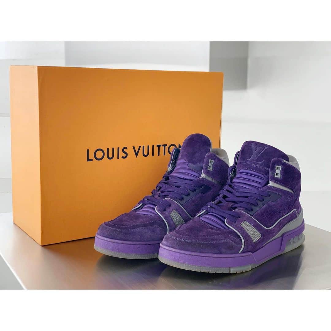 RINKAN渋谷店さんのインスタグラム写真 - (RINKAN渋谷店Instagram)「【New Arrival】 《LouisVuitton》 "suède high top sneaker" ㅤㅤㅤㅤㅤㅤㅤㅤㅤㅤㅤㅤㅤㅤㅤㅤㅤㅤㅤㅤㅤㅤ  #rinkan #louisvuitton #louisvuittonsneaker  ㅤㅤㅤㅤㅤㅤㅤㅤㅤㅤㅤ  You can pay with wechat or paypal. We will send item  overseas after pay. I wait DM.  您可以通过微信或贝宝付款。 付款后我们将把物品寄到海外。 我等DM。  สำหรับรายละเอียดและรายการที่ระบุไว้ สนใจกรุณาติดต่อทางDM หรือส่งข้อความมาได้ครับ ขอบคุณครับ ㅤㅤㅤㅤㅤㅤㅤㅤㅤㅤㅤㅤㅤ ※お買取も行っております。 We can buy your items.  Please contact us by DM 📩  ㅤㅤㅤㅤㅤㅤㅤㅤㅤㅤㅤㅤㅤ 〈RINKAN SHIBUYA〉 1-12-16, JINNAN, SHIBUYA-KU, TOKYO TEL：03-5458-3050 Opening hour：13:00-21:00」1月8日 14時05分 - rinkan_shibuya