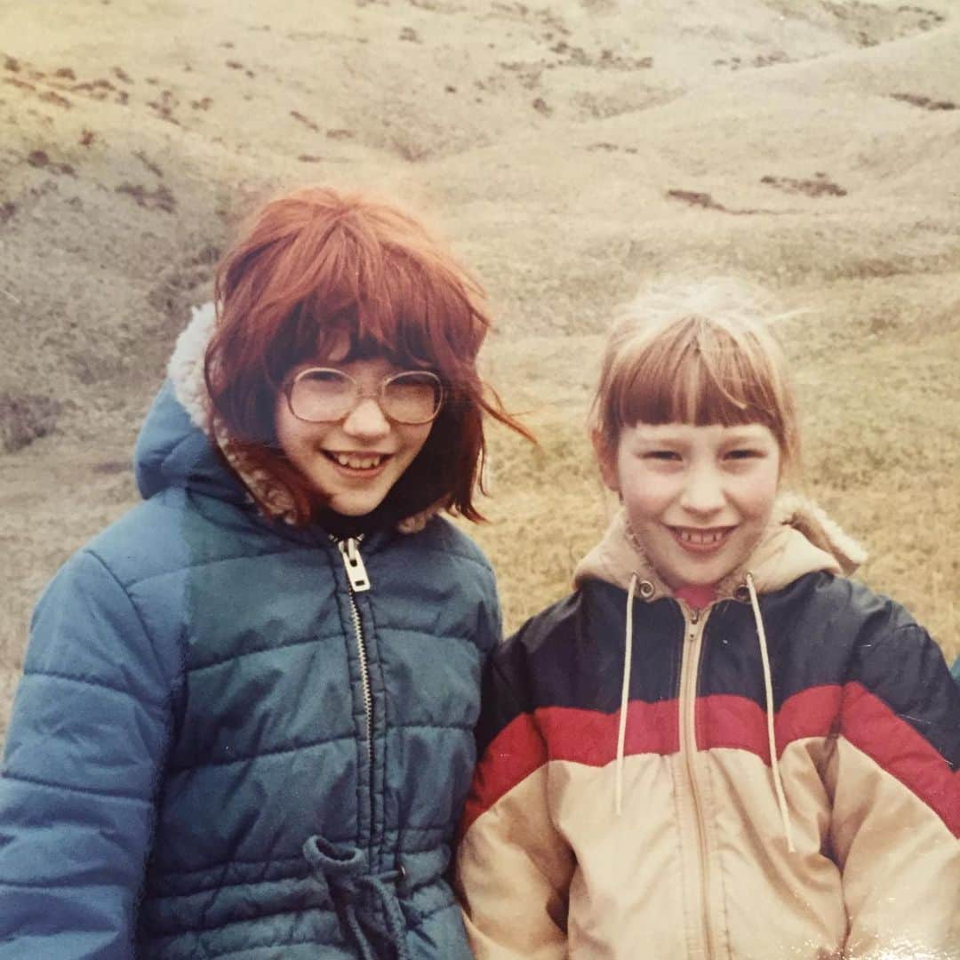 ダービー・スタンチフィールドのインスタグラム：「Oh god oh god oh godddd that moment you realize you are a mini- Barb from #strangerthings. 🤯」