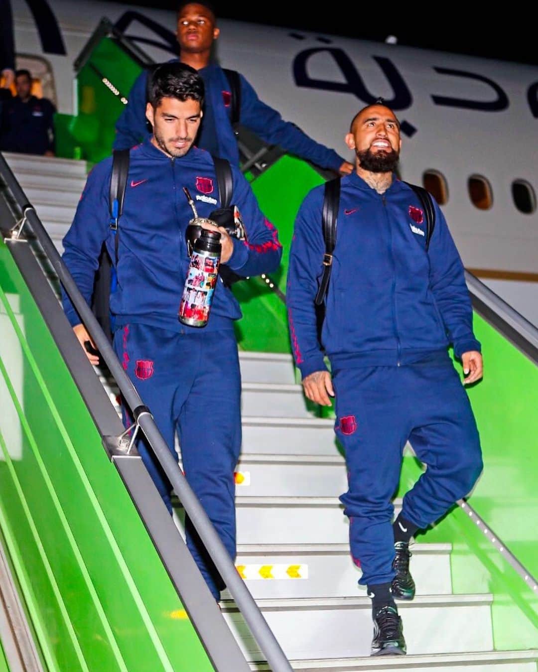 FCバルセロナさんのインスタグラム写真 - (FCバルセロナInstagram)「📍 Saudi Arabia ‎✈️ Just landed. ¡Llegamos! ‎⁦‪#SupercopaBarça‬⁩ ‎ تحية من جدة 🇸🇦👋 ‏🙌 شكراً على حفاوة الاستقبال」1月8日 5時53分 - fcbarcelona