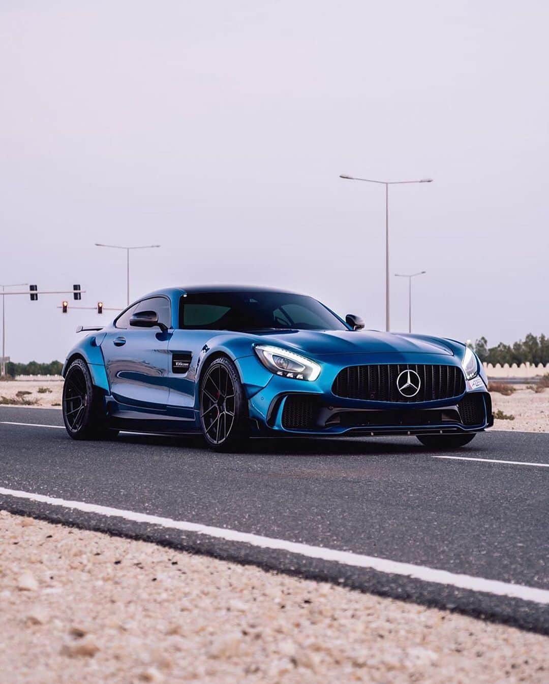 CarsWithoutLimitsさんのインスタグラム写真 - (CarsWithoutLimitsInstagram)「Widebody AMG GTs Photo @qatarcarsspotter  #carswithoutlimits #amggts」1月8日 6時24分 - carswithoutlimits