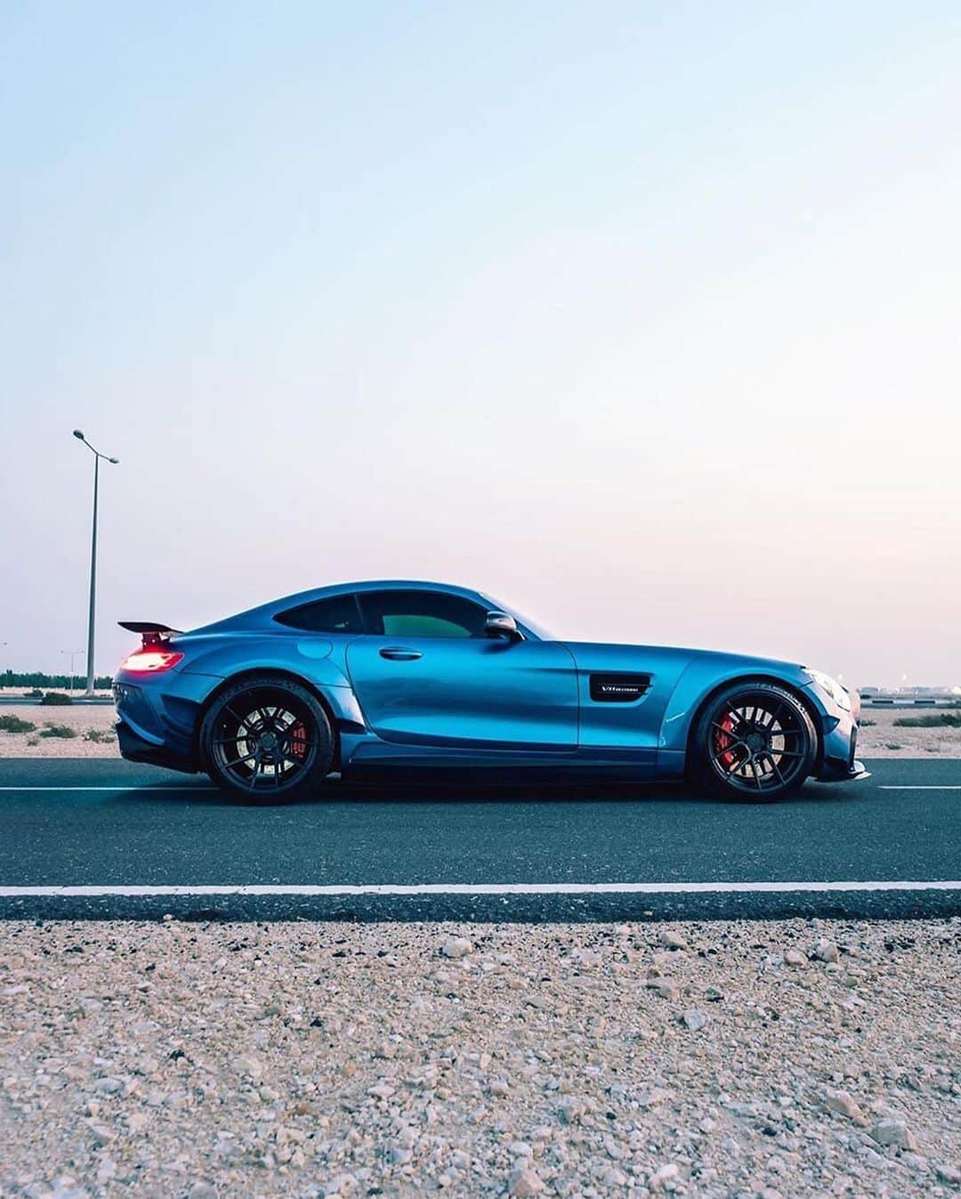 CarsWithoutLimitsさんのインスタグラム写真 - (CarsWithoutLimitsInstagram)「Widebody AMG GTs Photo @qatarcarsspotter  #carswithoutlimits #amggts」1月8日 6時24分 - carswithoutlimits