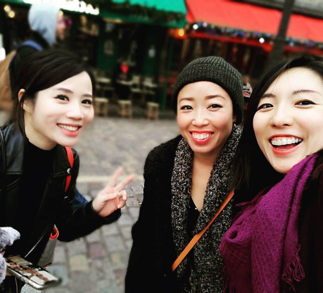 鈴木涼美さんのインスタグラム写真 - (鈴木涼美Instagram)「生きてると 　いいことあるわぁ 　冬の雲 　涼美、心の俳句 College reunion in Paris! Happy coincidence ♡ #reunion #japanesegirls #paris #montmartre」1月8日 6時40分 - suzumisuzuki