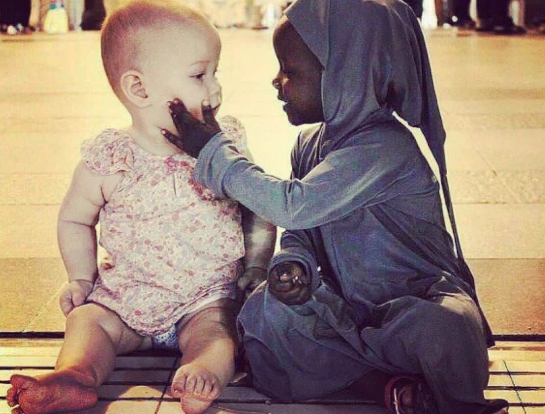 レイ・アレンのインスタグラム：「We all come into this world with no bias or preconceived ideas. What we all know is taught to us by our parents and friends. So, if you hate, that means someone taught you to hate. If you’re a hater or a racist  it’s time that you unlearn that behavior.  Hatin, bigotry  or racism doesn’t look good on anybody, but love on the other hand is a much more attractive look. “ A child is born with no state of mind, blind to the ways of mankind. God is smilin on you, but He’s frowning too, because only God knows what you’ll go thru”, -Melle Mel #healnothurt #makeadifference #maninthemirror #helpachild」